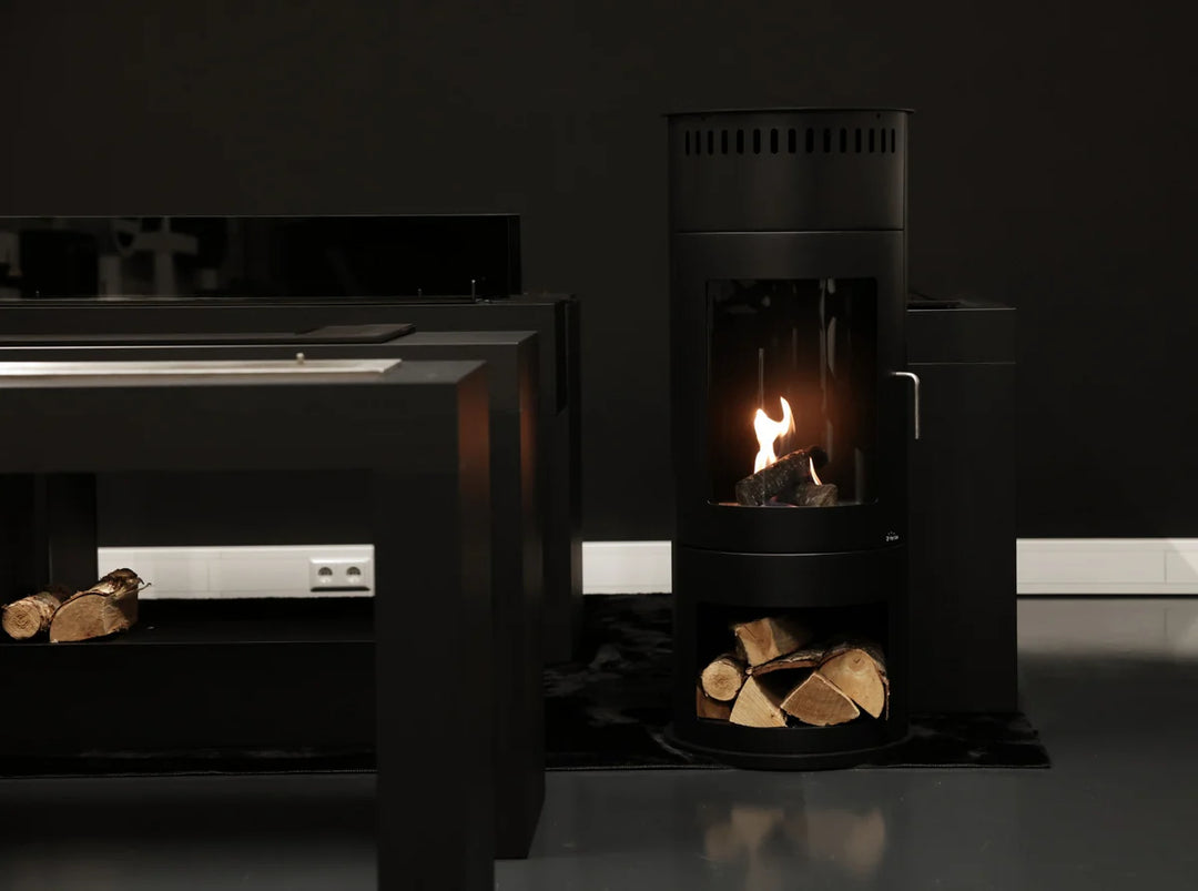 Freistehender Bioethanol Standkamin / Standofen HABEO - rund, schwarz, mit Glastür und Dekofach Frontal
