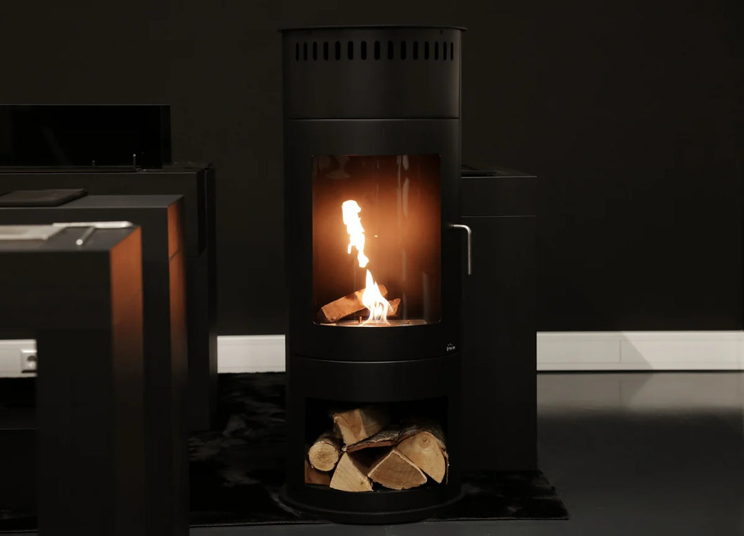 Freistehender Bioethanol Standkamin / Standofen HABEO - rund, schwarz, mit Glastür und Dekofach Frontal Flammen